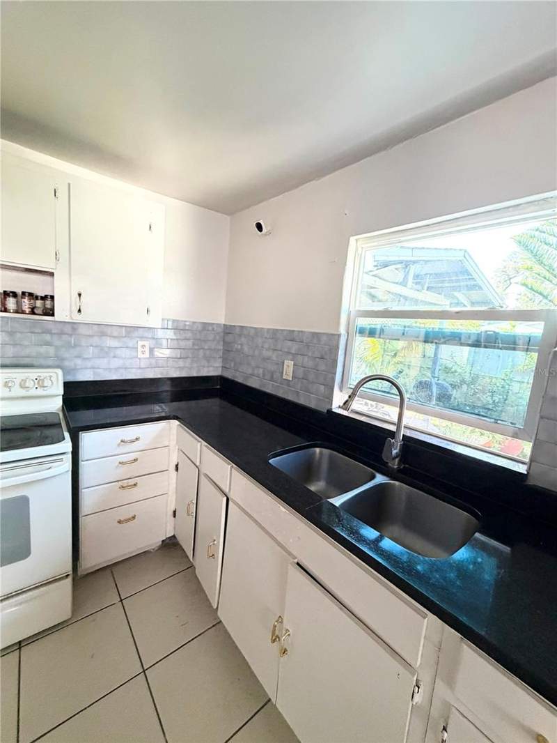 2 bedroom Single Family Residence at 8904 N 20th Street, Hillsboro Heights Map, Tampa — photo 5
