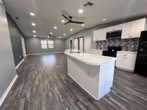 8122 Matthew Drive, New Port Richey FL - photo 6 of 26