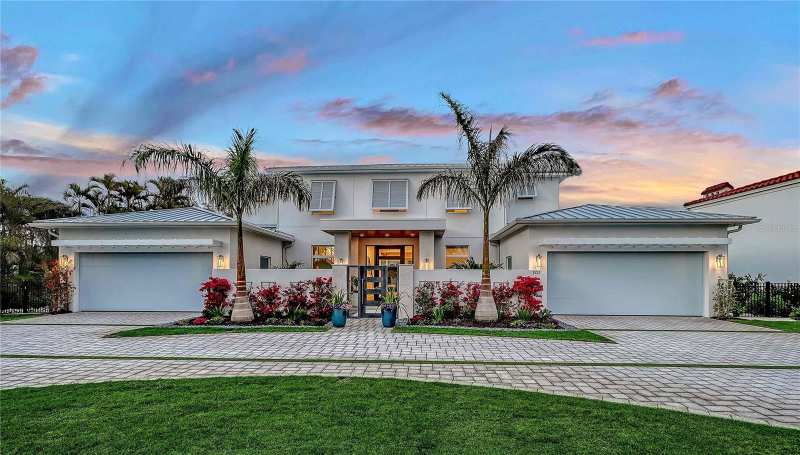 4 bedroom Single Family Residence at 1521 S Lake Shore Drive, Oyster Bay Estates, Sarasota — photo 1