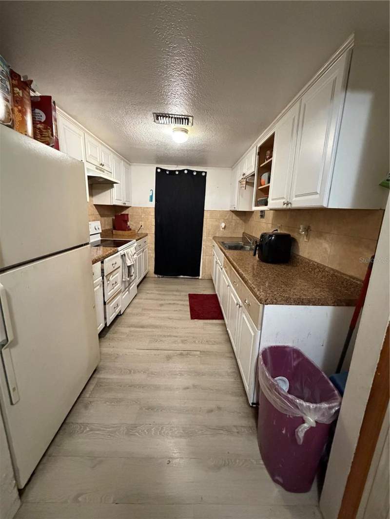 3 bedroom Single Family Residence at 316 E Whidden Street, A W Gilchrists Sub, Arcadia — photo 5