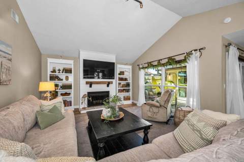 6923 Silvermill Drive, Tampa FL - photo 12 of 64