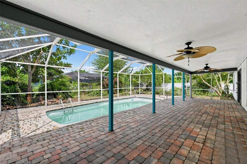 3 bedroom Single Family Residence at 1325 SW 25th Terrace, Cape Coral, Cape Coral — photo 4