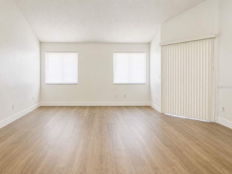 3 bedroom Single Family Residence at 6914 Thousand Oaks Road, Colony, Orlando — photo 4