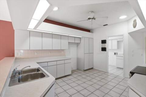 9240 Butler Boulevard, Weeki Wachee FL - photo 19 of 47