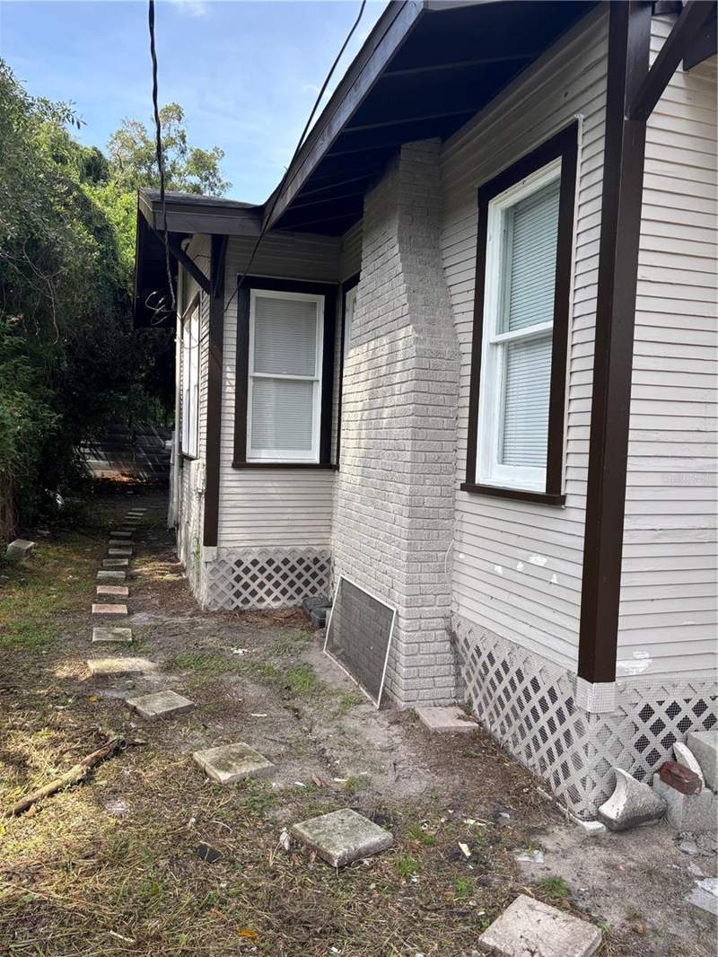 2 bedroom Single Family Residence at 8216 N 14th Street, Sulphur Spgs Add, Tampa — photo 5