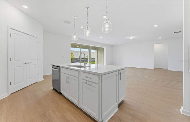 3 bedroom Single Family Residence at 9738 Autumn Ridge Avenue, Spencer Glen North, Riverview — photo 4