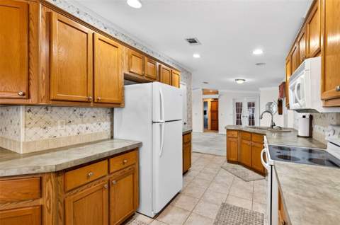 10047 Equity Avenue, Dade City FL - photo 12 of 35