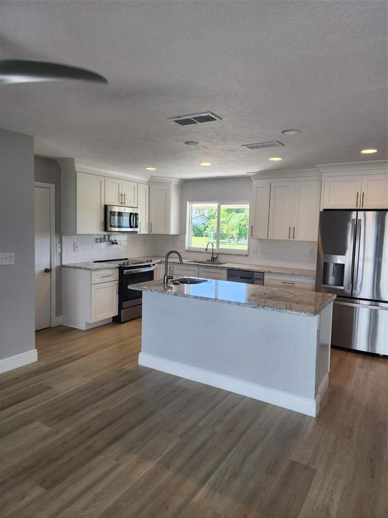 3 bedroom Single Family Residence at 5325 Cocoa Court, Cape Coral, Cape Coral — photo 3