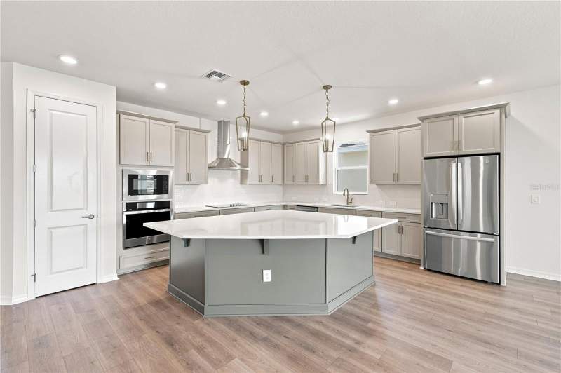 3 bedroom Single Family Residence at 5033 Orinoco Lane, Lakeside At Satilla, St Cloud — photo 2