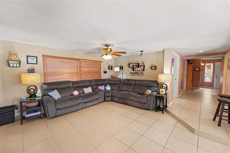 3 bedroom Single Family Residence at 9537 Crestview Street, Seminole Lake Village 2nd Add, Seminole — photo 2