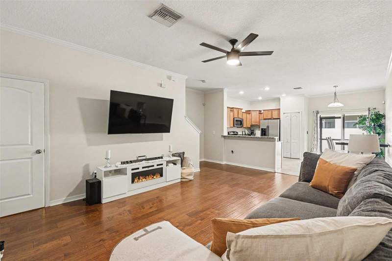 3 bedroom Townhouse at 2711 Isabella Valley Court, Lake Brandon Twnhms 114-A, Brandon — photo 5