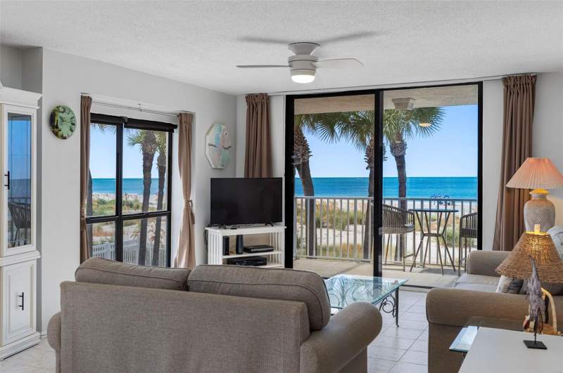 2 bedroom Condominium at 13336 Gulf Boulevard #101, Chambre The Condo, Madeira Beach — photo 2