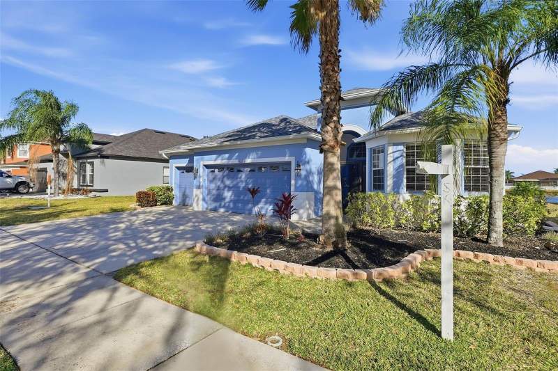 4 bedroom Single Family Residence at 13230 Graham Yarden Drive, South Fork Unit 9, Riverview — photo 3