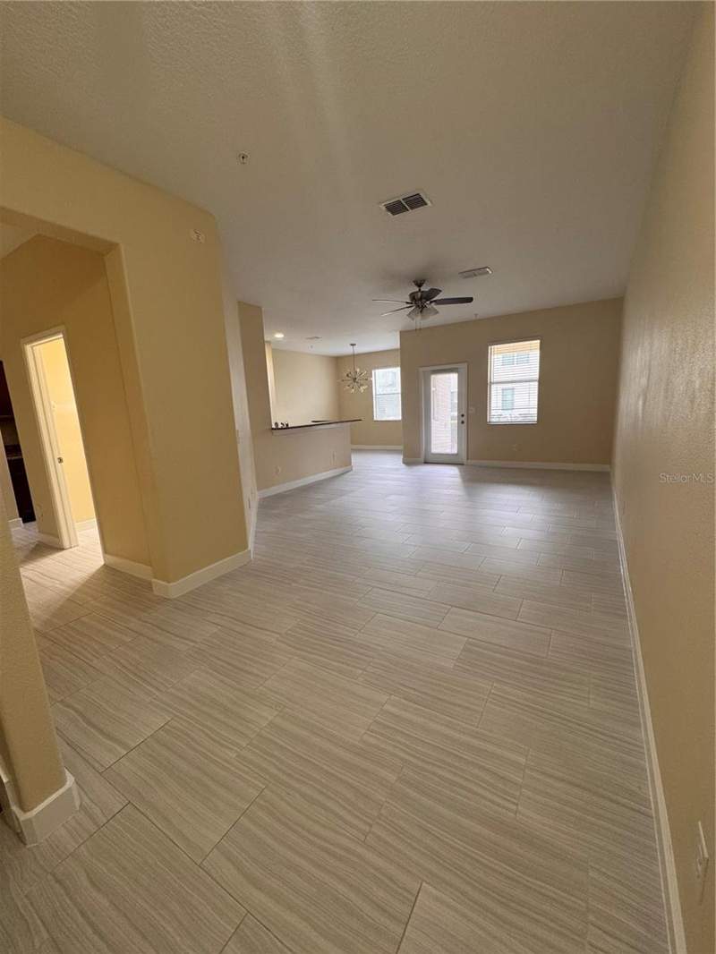 3 bedroom Townhouse at 15511 Campden Street, Stoneybrook West I, Winter Garden — photo 2