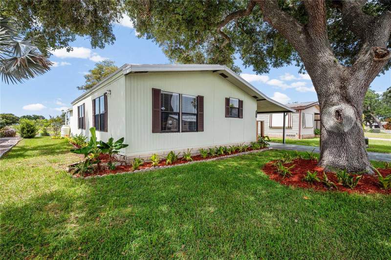 2 bedroom Manufactured Home at 36428 Malibu Way, Oaks Royal, Zephyrhills — photo 4