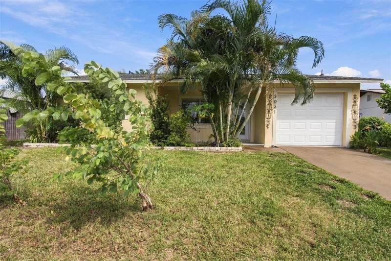 2 bedroom Single Family Residence at 3031 Muir Street, Aloha Gardens, Holiday — photo 2