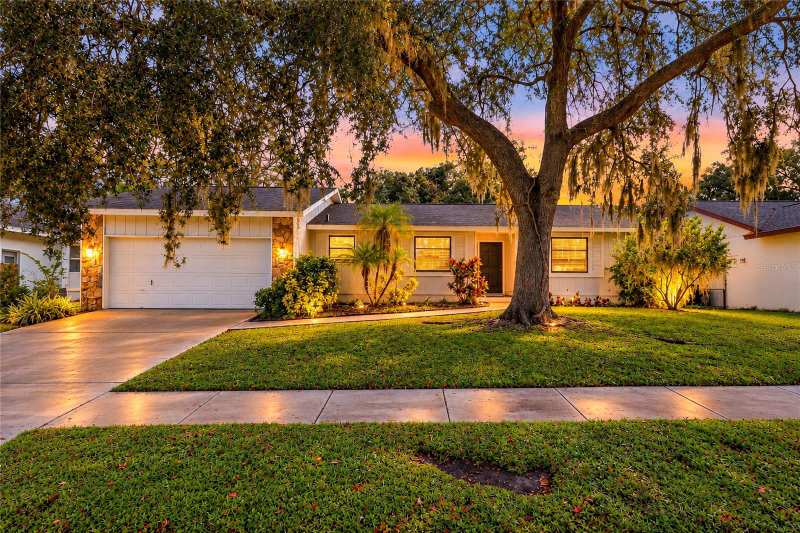 3 bedroom Single Family Residence at 2475 Wood Oak Drive, Colonial Oaks, Sarasota — photo 1