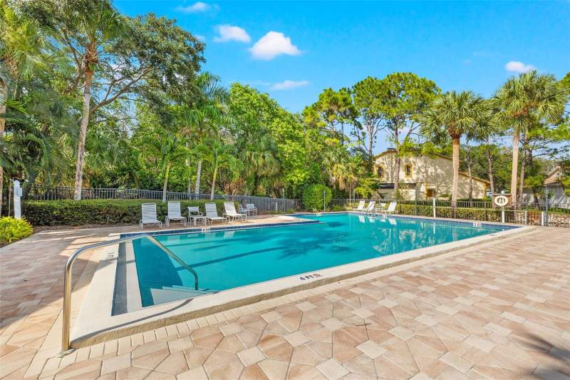 3 bedroom Townhouse at 713 Caya Costa Court, Riviera Bay Second Addn, St Petersburg — photo 2