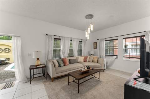 4747 Ormond Beach Way, Kissimmee FL - photo 7 of 44