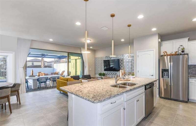 5 bedroom Townhouse at 16184 Palm Frond Avenue, Windsor Cay, Clermont — photo 4