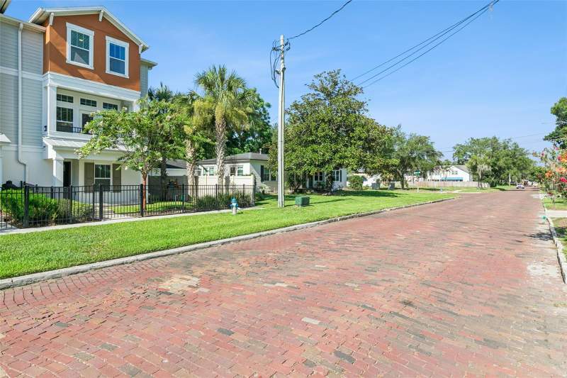 3 bedroom Townhouse at 1012 E MARKS STREET, PARK LAKE HLND, ORLANDO — photo 3