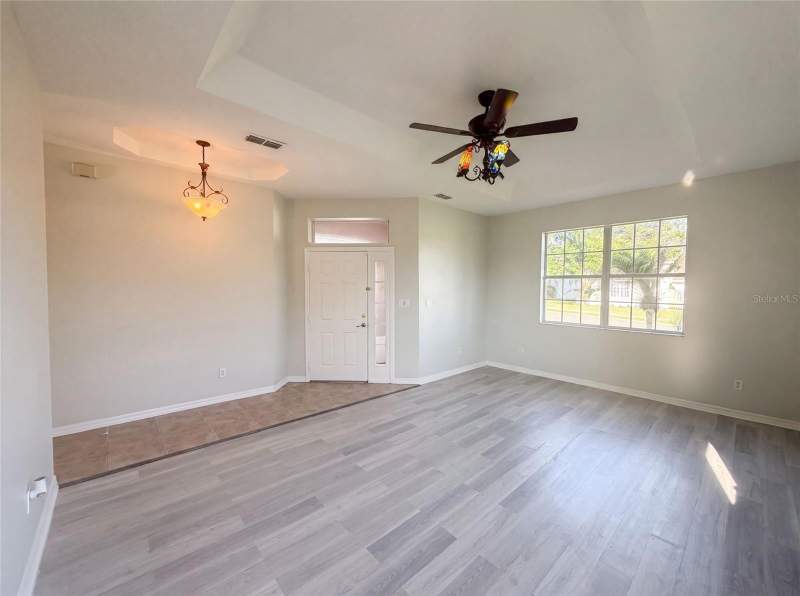 4 bedroom Single Family Residence at 204 Round Man Street, Leesburg Sleepy Hollow First Add, Leesburg — photo 3