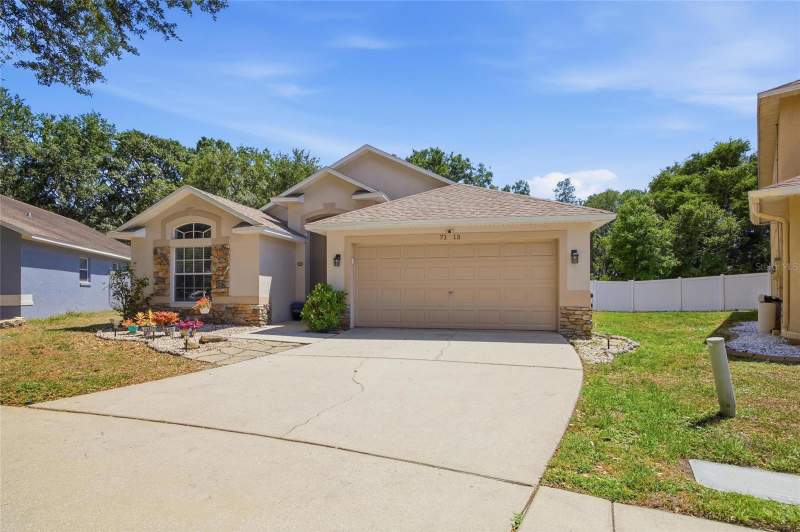 3 bedroom Single Family Residence at 7113 Colony Pointe Drive, Lake St Charles Unit 8, Riverview — photo 3