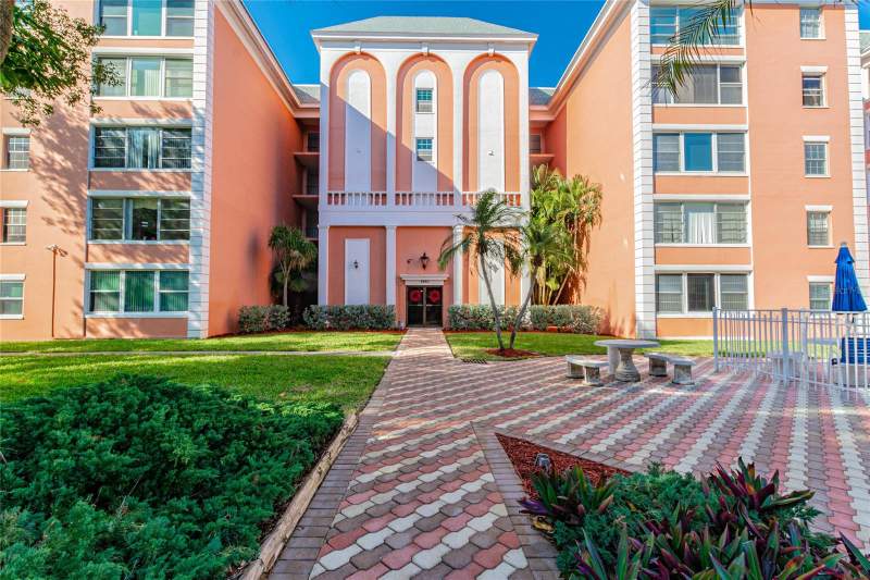 2 bedroom Condominium at 1900 68TH STREET #210, CROSSWINDS COLONY ONE CONDO, ST PETERSBURG — photo 1