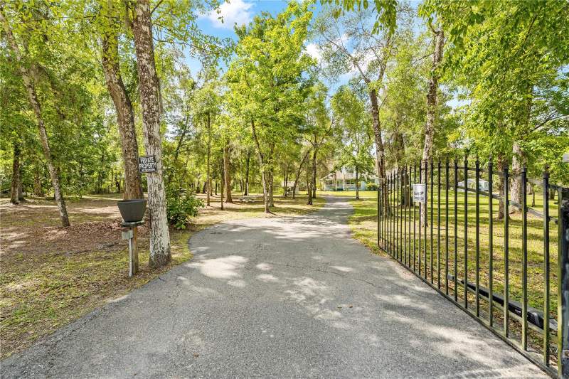 4 bedroom Single Family Residence at 7347 Packingham Drive, Ridge Manor Estate, Webster — photo 2