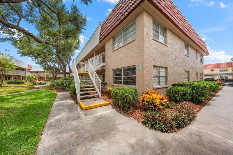 2 bedroom Condominium at 10037 62nd Terrace #1, Long Bayou, St Petersburg — photo 3