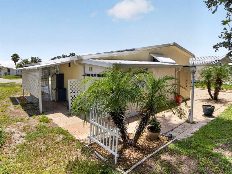 2 bedroom Manufactured Home at 36419 Bonney Drive, Oaks Royal, Zephyrhills — photo 5