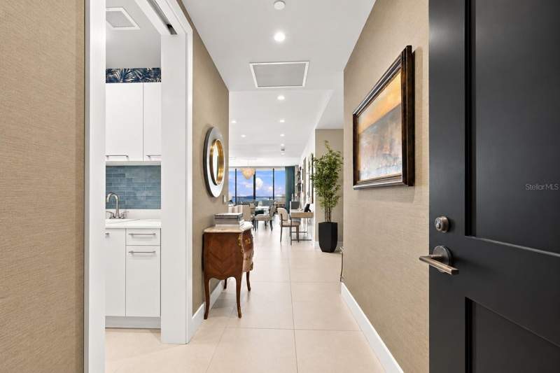 2 bedroom Condominium at 275 1st Avenue #2903, Art House Condo, St Petersburg — photo 2