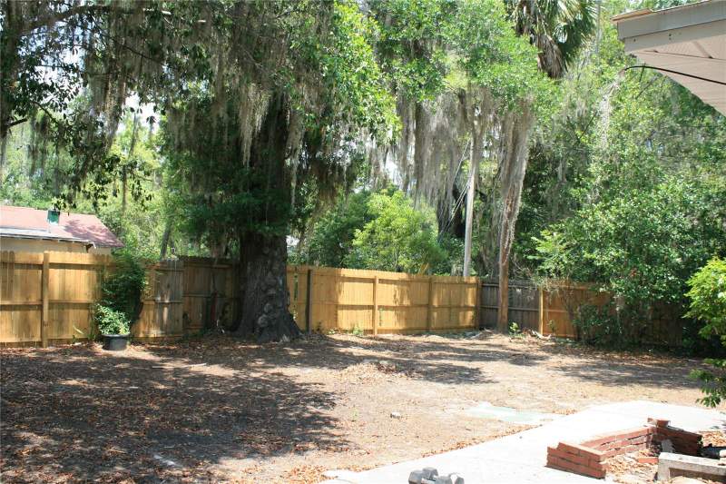 5 bedroom Single Family Residence at 1822 NW 6th Avenue, Forest Park Sub, Gainesville — photo 3