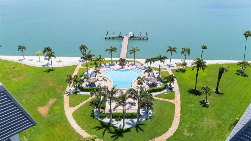 1 bedroom Condominium at 5130 Brittany Drive #505, Bayway Isles Point Brittany Three, St Petersburg — photo 3