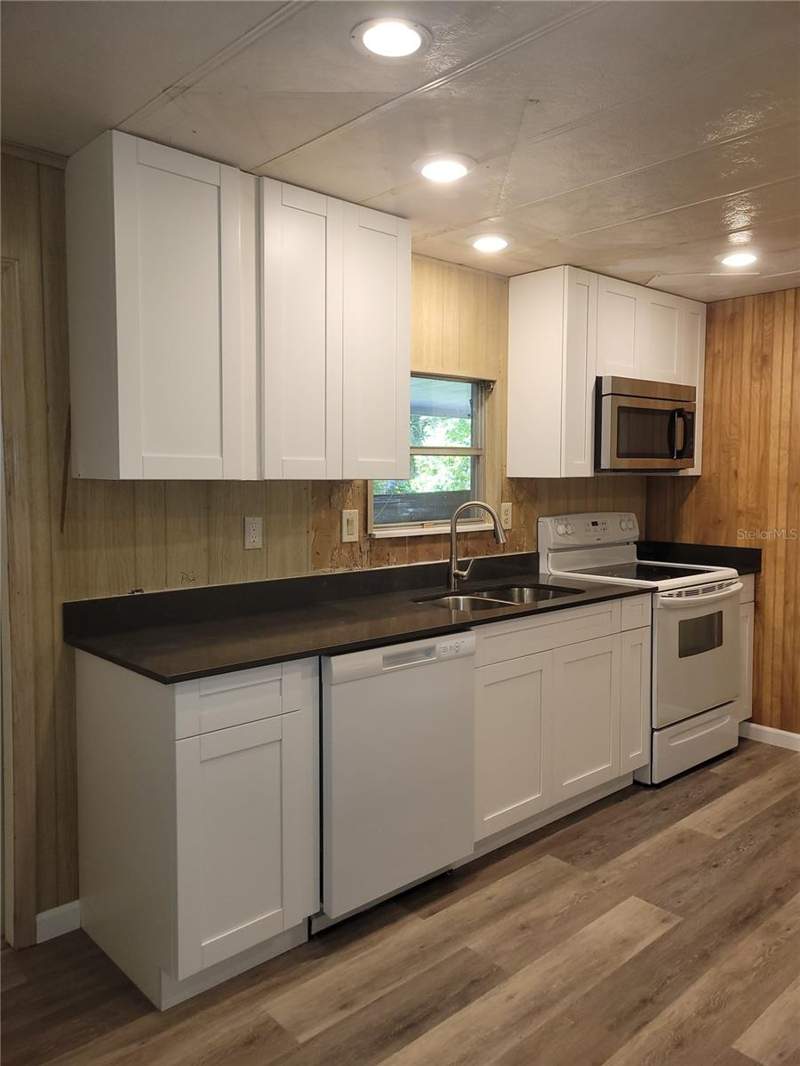 3 bedroom Manufactured Home at 1715 Indian Trail, Indian Hill, Leesburg — photo 3