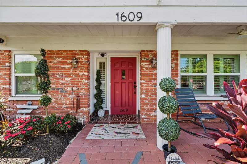 4 bedroom Single Family Residence at 1609 Melodie Drive, 2DR | Melodie Park Unit No 1, Brandon — photo 3