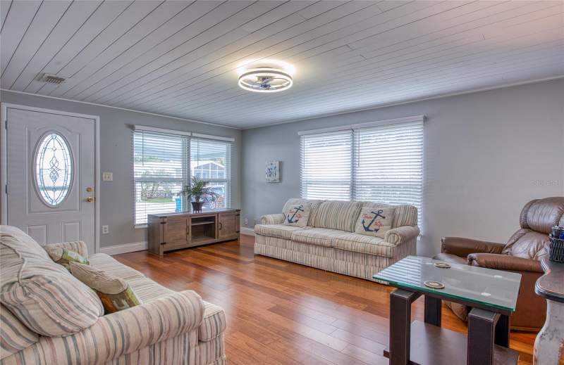 2 bedroom Manufactured Home at 407 Dolphin Drive, Gull-Aire Village, Oldsmar — photo 3