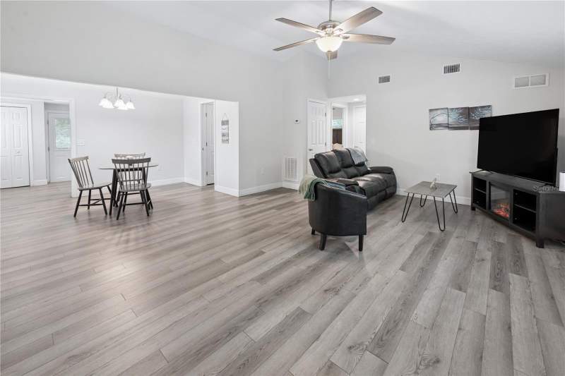 2 bedroom Single Family Residence at 16619 NW State Road 45, High Springs, High Springs — photo 5