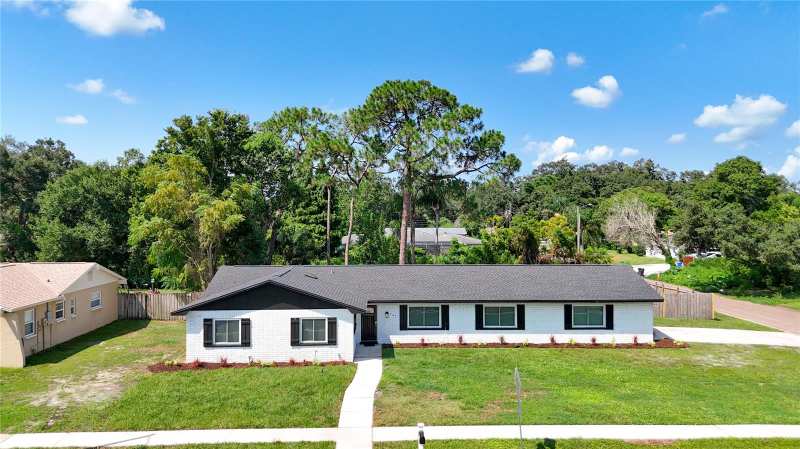 4 bedroom Single Family Residence at 264 Van Gogh Circle, Gallery Gardens 4A Add, Brandon — photo 1