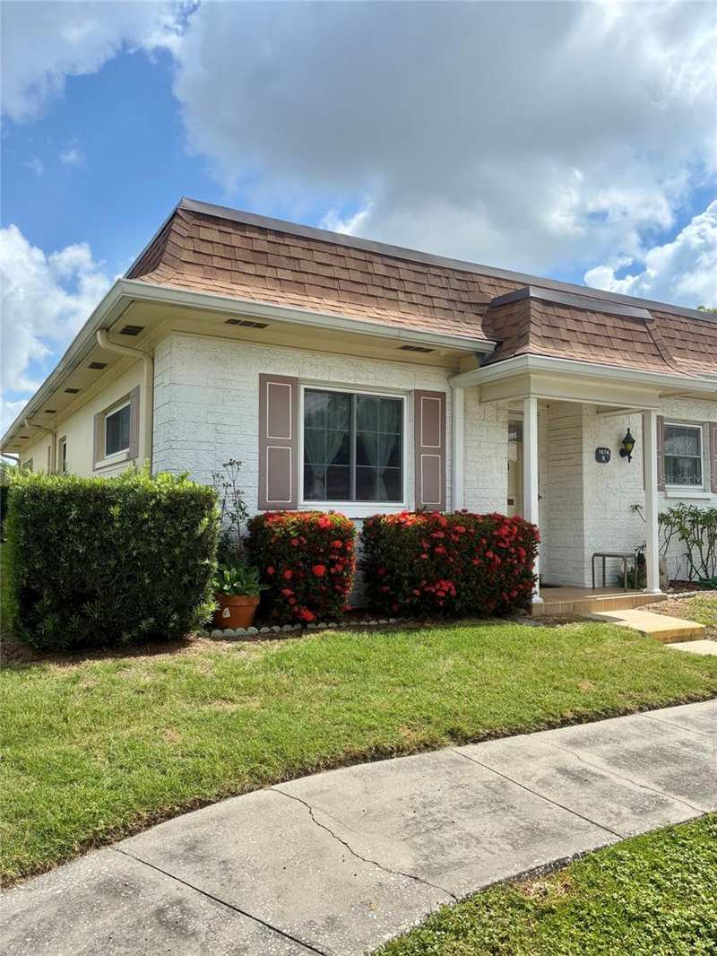 2 bedroom Villa at 1674 S Lake Avenue #6, Normandy Park South, Clearwater — photo 1