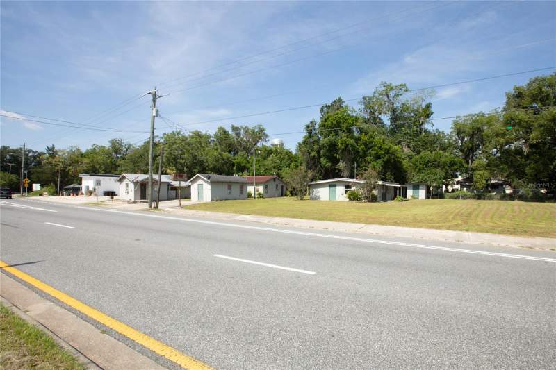 3 bedroom Single Family Residence at 14962 NE US Highway 301, Brannings 1st Add To Waldo, Waldo — photo 4