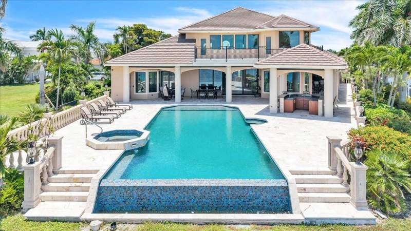 4 bedroom Single Family Residence at 3 Hibiscus Drive, Punta Gorda Isles Sec 04, Punta Gorda — photo 2