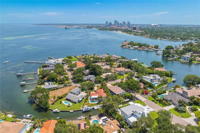 4 bedroom Single Family Residence at 145 Bay Point Drive, Bay Point-Snell Isle, St Petersburg — photo 5