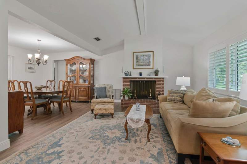 5 bedroom Single Family Residence at 1113 Glenmoor Court, Meadows The 1st Add, Clearwater — photo 4