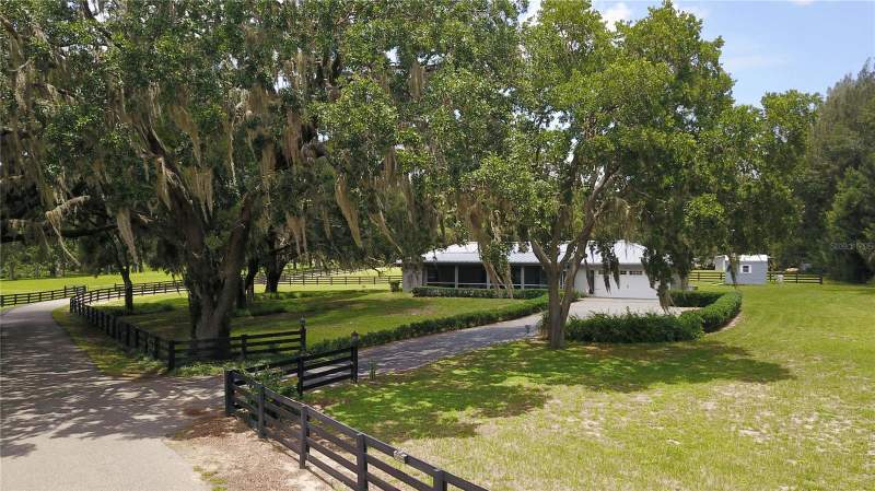 6 bedroom Farm at 16945 W Phil C Peters Road, Na, Winter Garden — photo 4