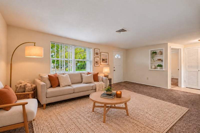 2 bedroom Single Family Residence at 3350 Wiltshire Drive, Beacon Square, Holiday — photo 3