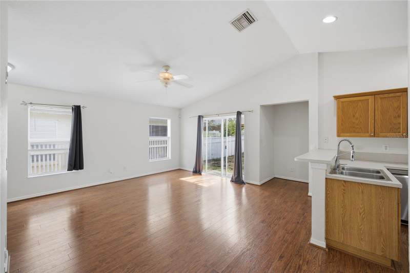 3 bedroom Single Family Residence at 11426 Bay Gardens Loop, Rivercrest Ph 2 Prcl K An, Riverview — photo 4