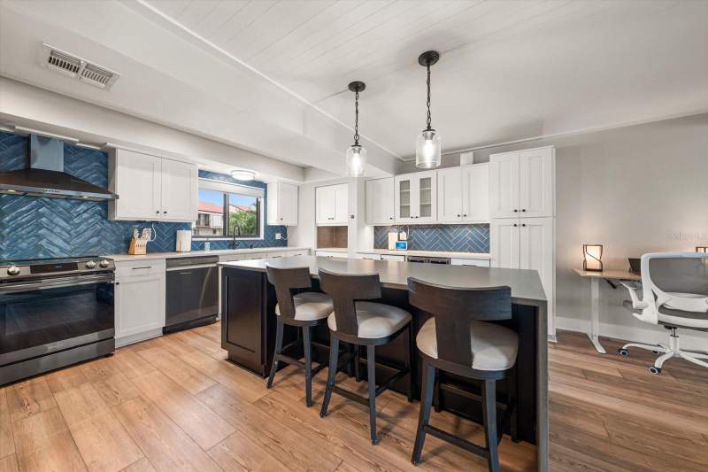 3 bedroom Townhouse at 240 Windward Psge #401, Village On Island Estates, Clearwater Beach — photo 4