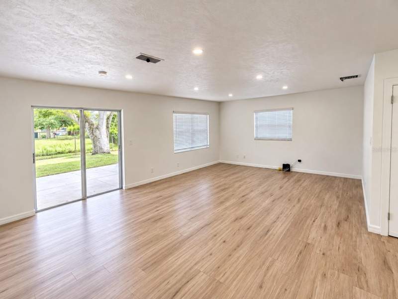 4 bedroom Single Family Residence at 4437 Dolphin Drive, Del Rio Estates Unit 10, Tampa — photo 5