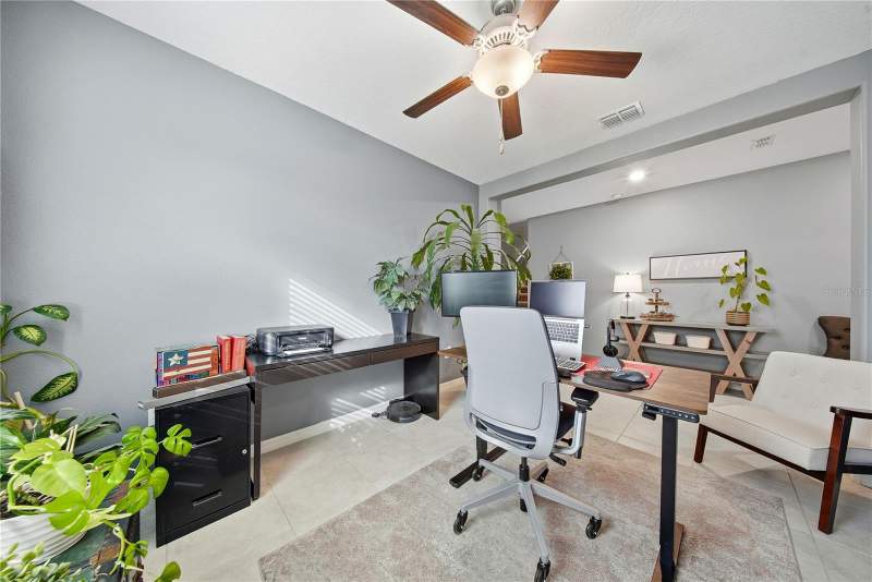 6 bedroom Single Family Residence at 13525 Wild Ginger Street, South Fork, Riverview — photo 4